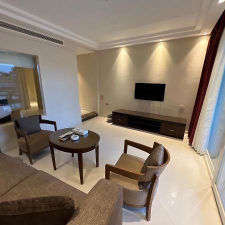 Grand Ocean El Sokhna Hotel Ain Sukhna Eksteriør billede A living room in a suite at the Ritz-Carlton, DIFC, Dubai