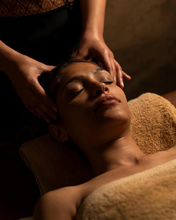 Grand Ocean El Sokhna Hotel Ain Sukhna Eksteriør billede A woman receiving a facial massage