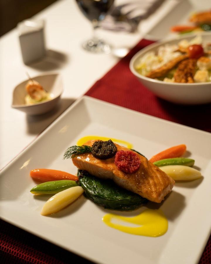 Grand Ocean El Sokhna Hotel Ain Sukhna Eksteriør billede Salmon with caviar