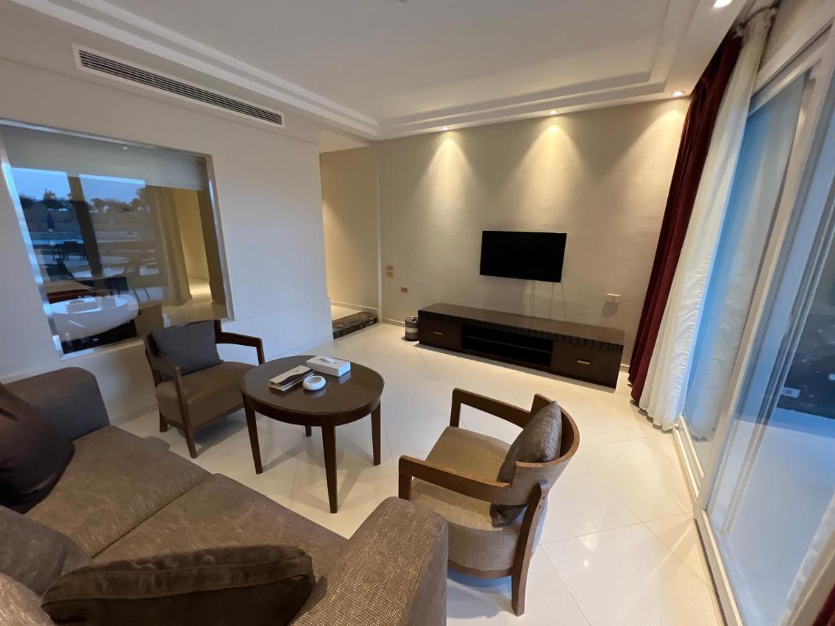 Grand Ocean El Sokhna Hotel Ain Sukhna Eksteriør billede A living room in a suite at the Ritz-Carlton, DIFC, Dubai