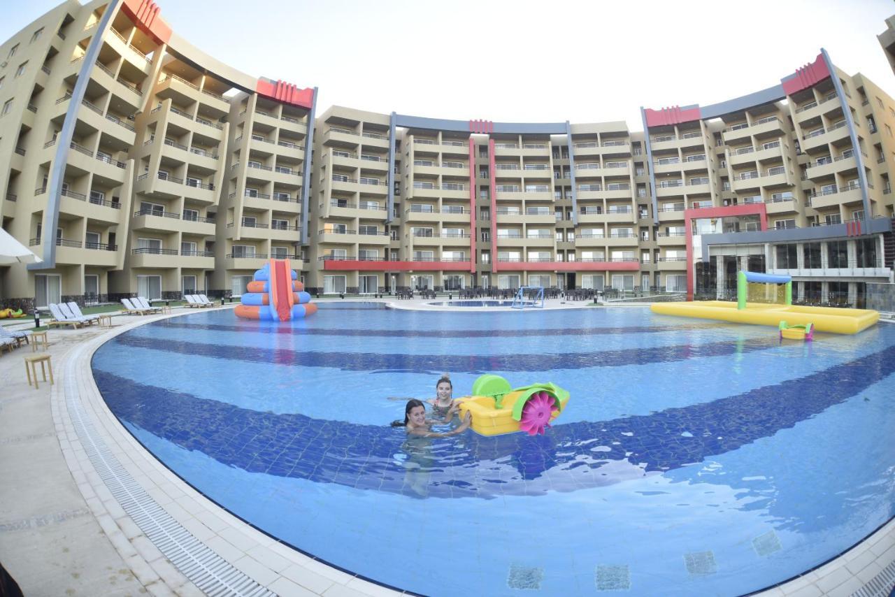 Grand Ocean El Sokhna Hotel Ain Sukhna Eksteriør billede The swimming pool at the hotel